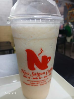 Sinh tố cam sữa nguyên chất ly khổng lồ giải nhiệt, bổ sung vitamin và khoáng chất cho cơ thể.